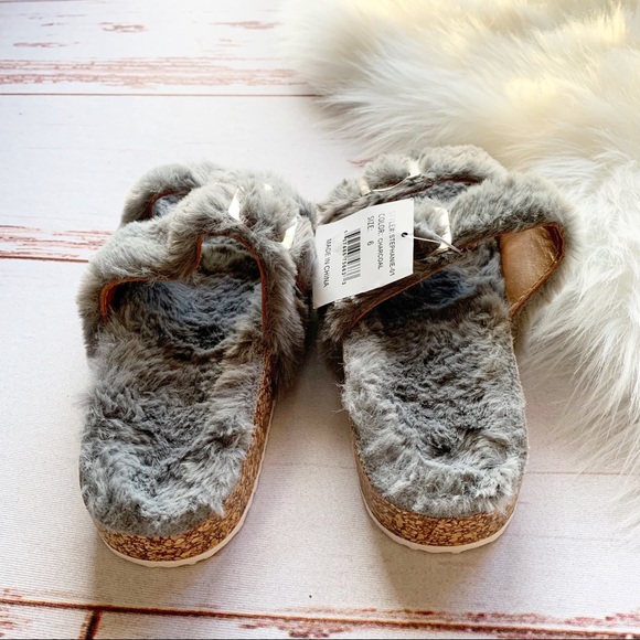 Olivia Miller Stephanie Grey Fur Slide Sandals | Size 6 - Picture 4 of 7